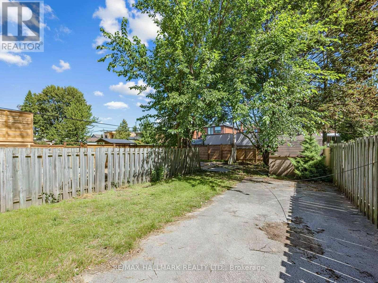 201 LINSMORE CRESCENT - 22