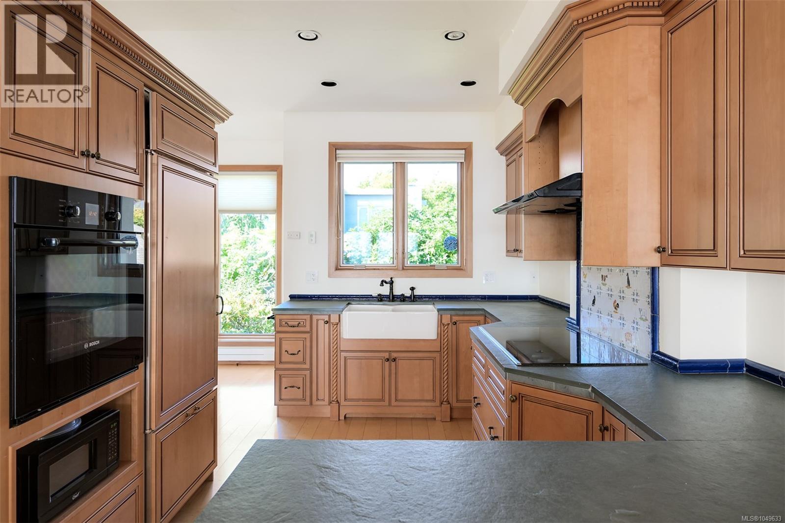 1520 Dallas Rd - Image 24