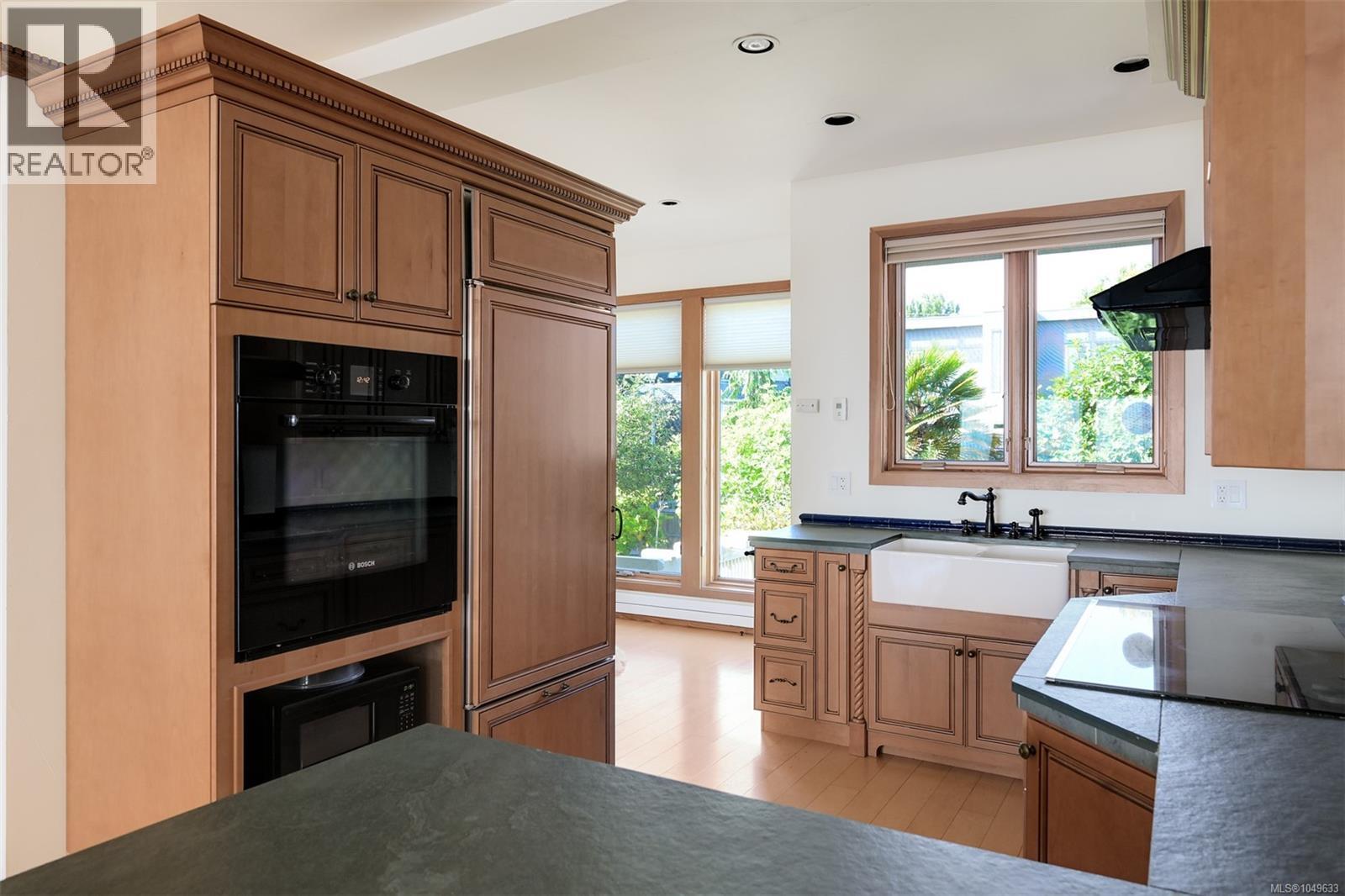 1520 Dallas Rd - Image 25