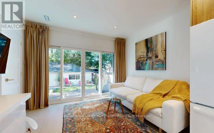 22 PITT AVENUE - 7
