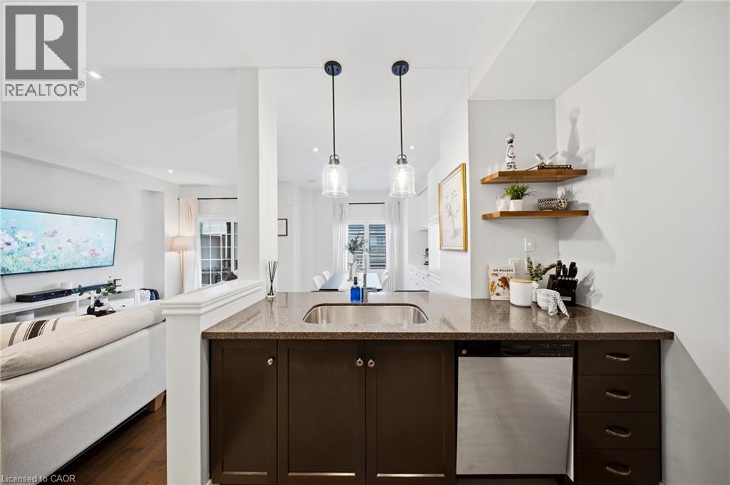 215 Dundas Street East — photo 16