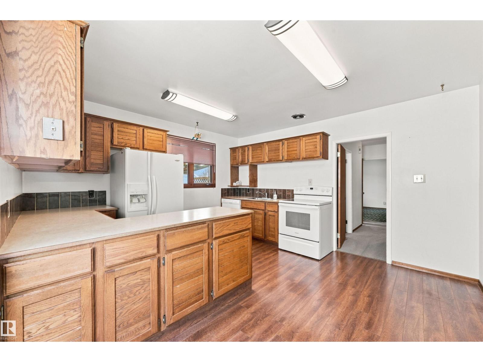 10207 71 St NW, Terrace Heights (Edmonton) — photo 8 of 30