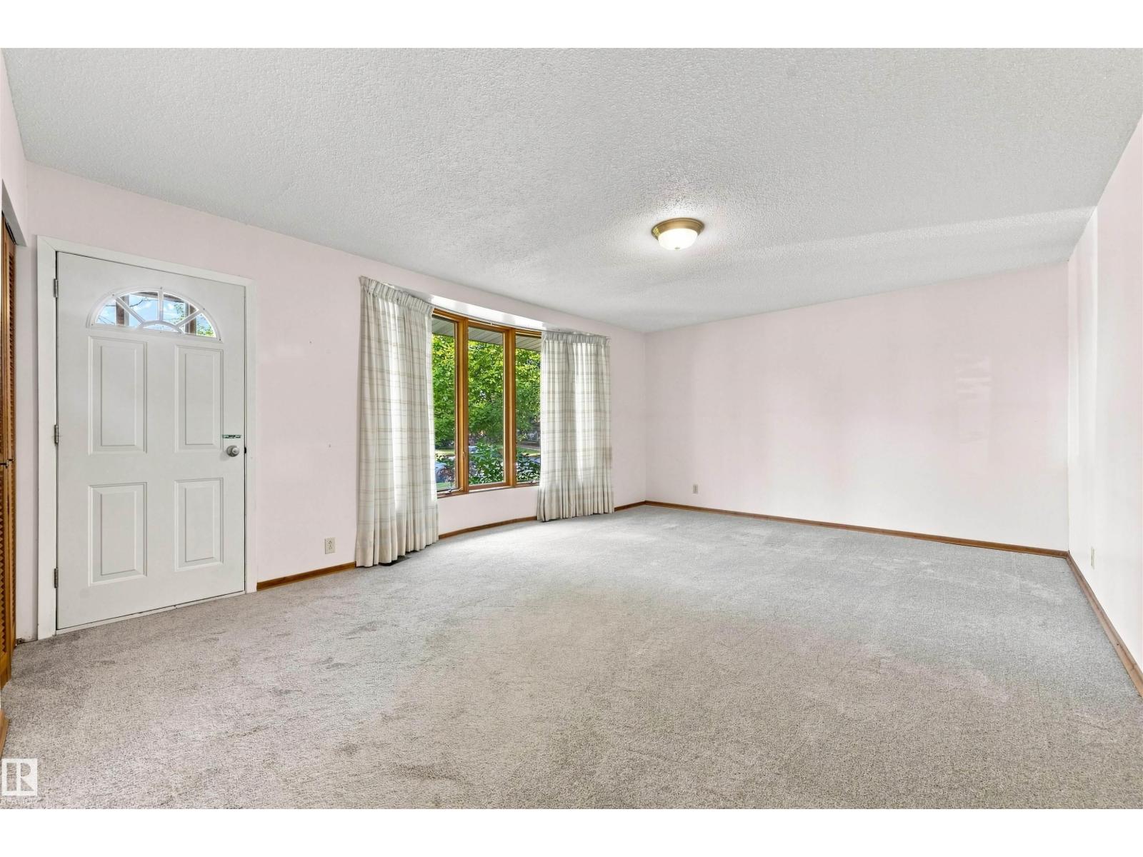 10207 71 St NW, Terrace Heights (Edmonton) — photo 5 of 30