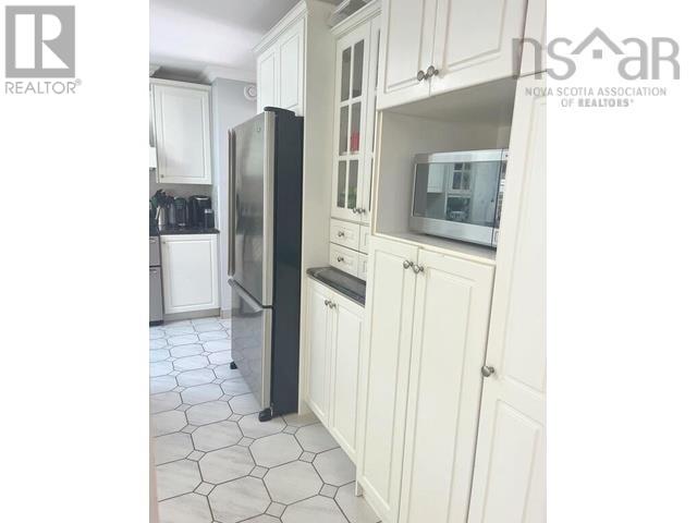 71 Douglas Drive, Bedford — photo 5