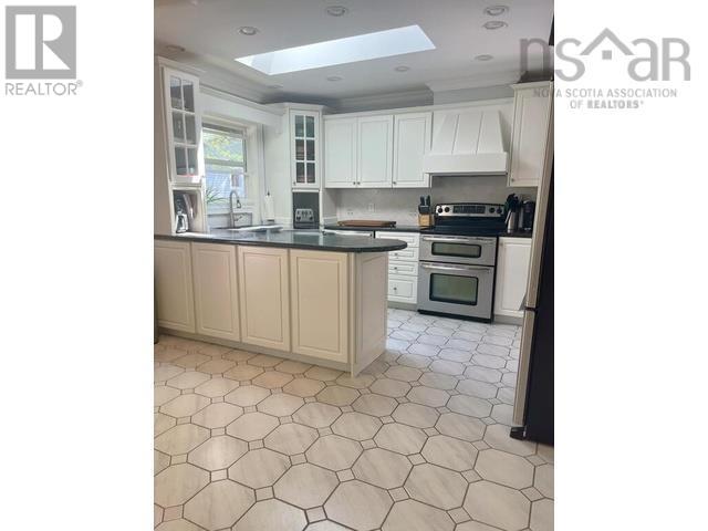 71 Douglas Drive, Bedford — photo 4