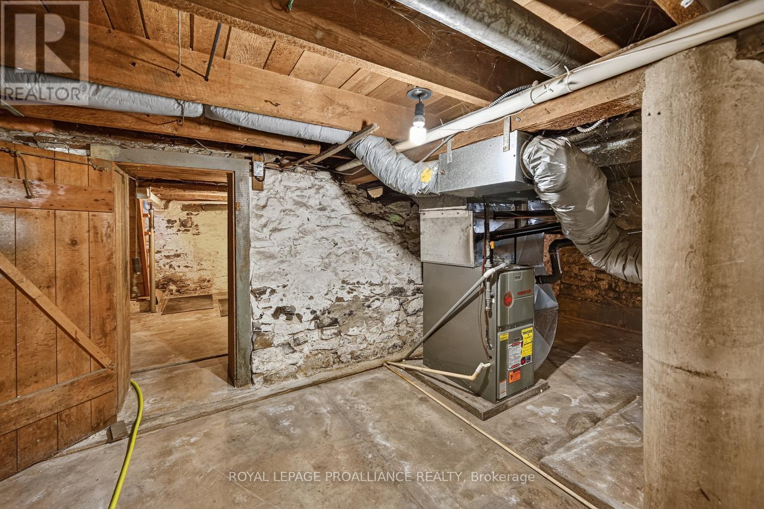 529 DIBBLE STREET W - Image 31