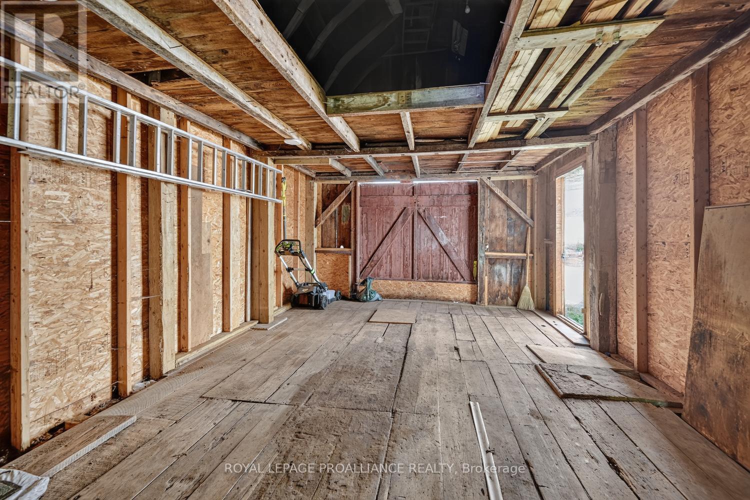529 DIBBLE STREET W - Image 32