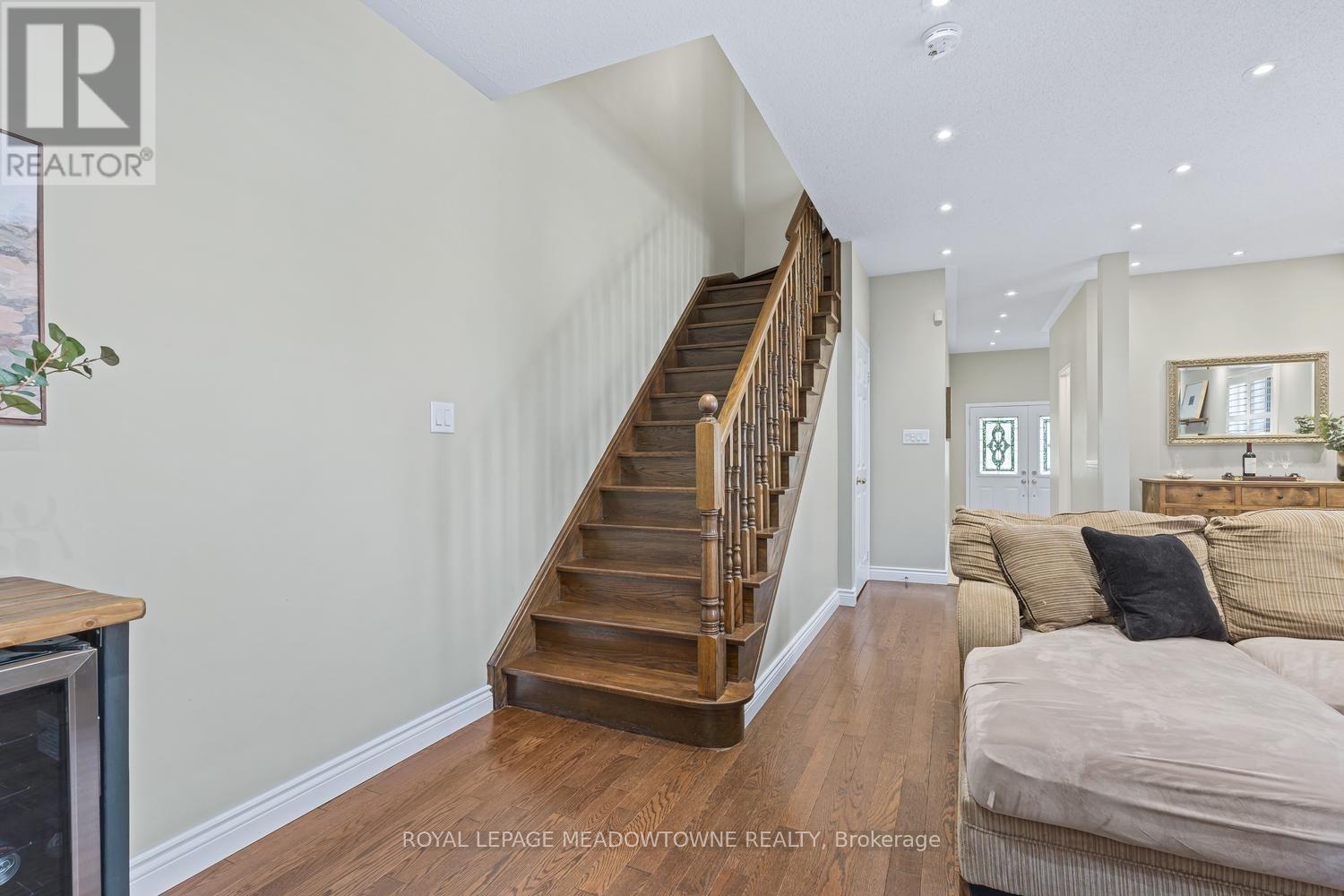 19 GOLDHAM WAY - 20
