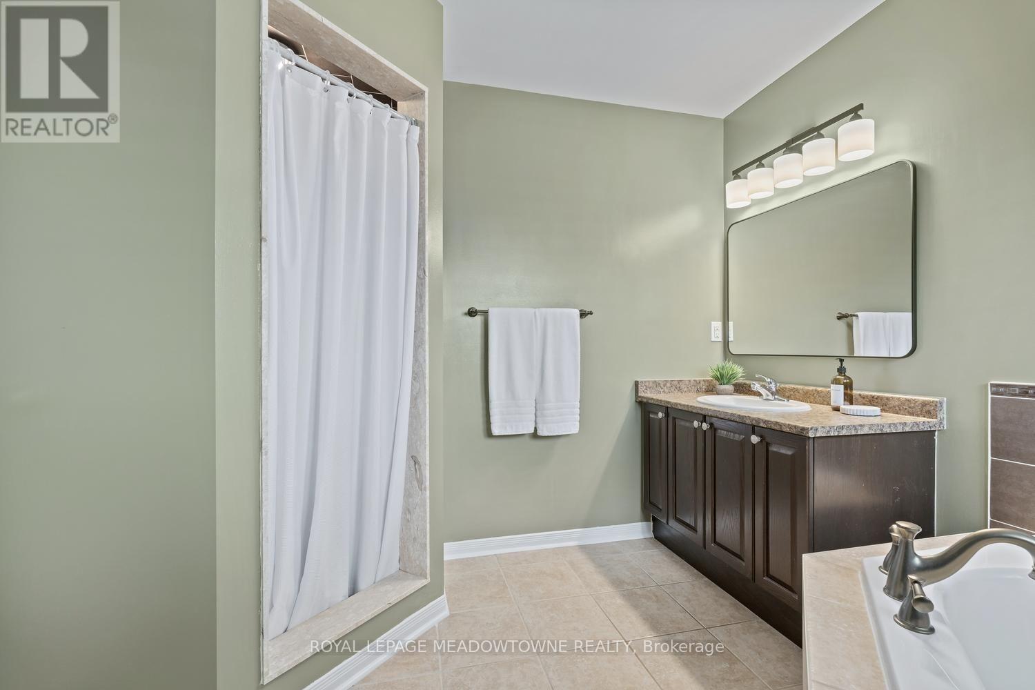19 GOLDHAM WAY - 25