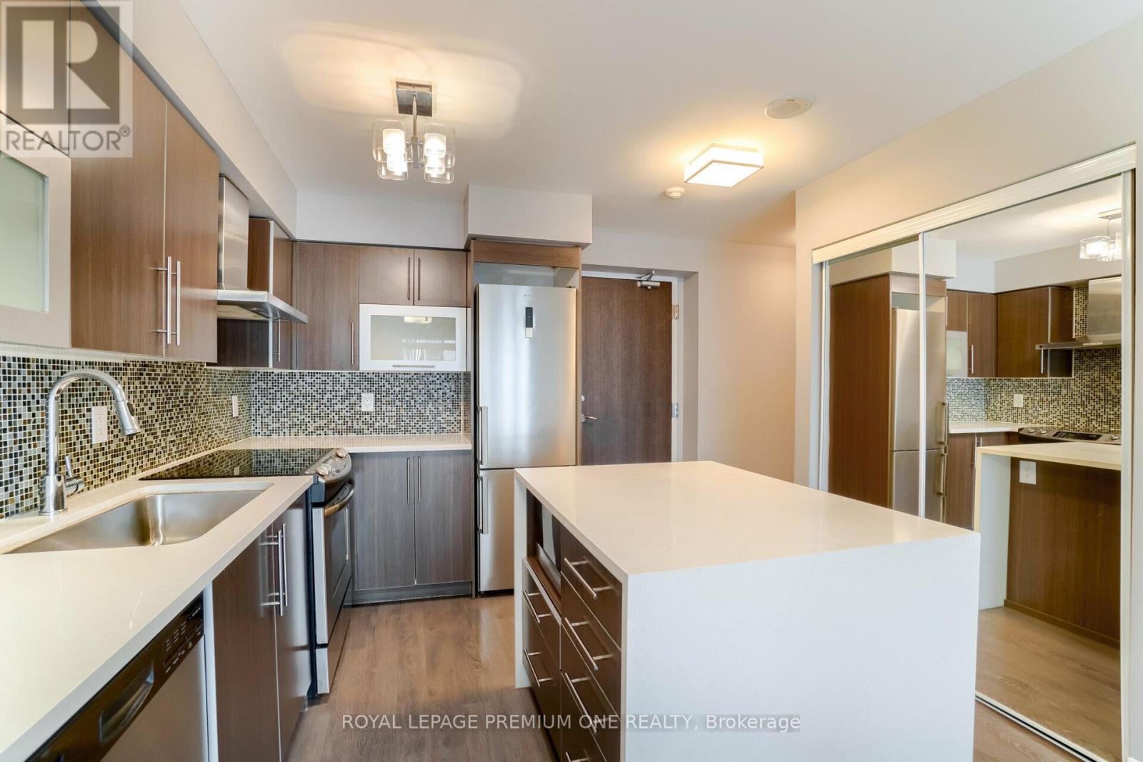 911 - 1 MICHAEL POWER PLACE, Toronto (Islington-City Centre West) — photo 5