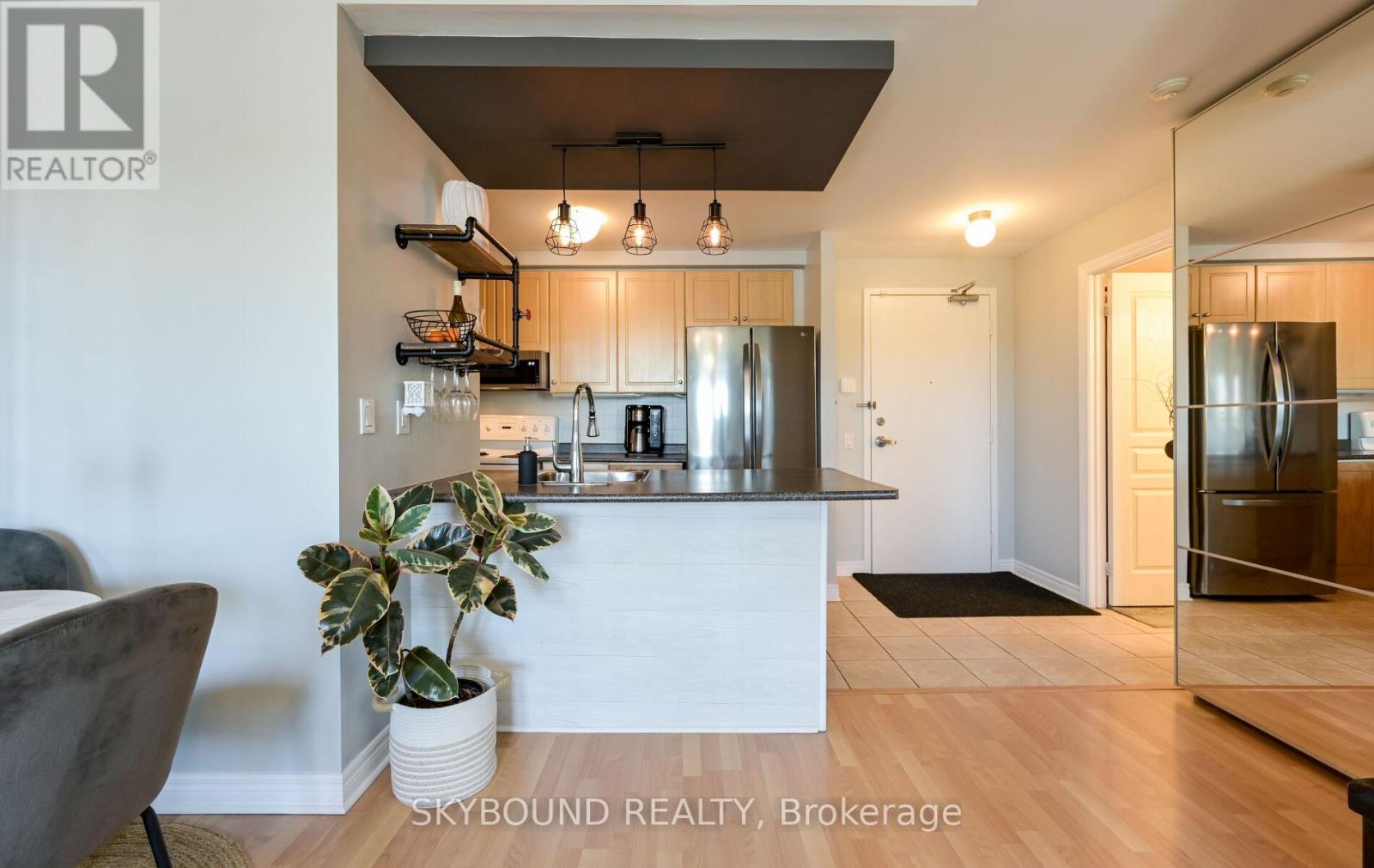 #516 1415 LAWRENCE AVENUE W - 4