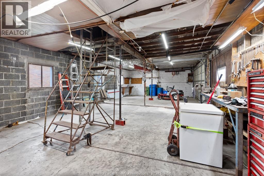 2585 Bouffard ROAD - 25