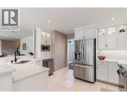 10 Turnberry Court, photo 8