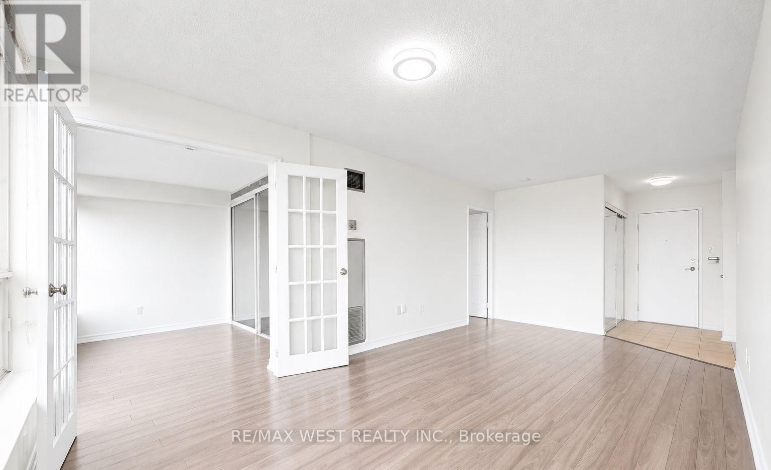 #1801 55 ELM DRIVE W - Image 8