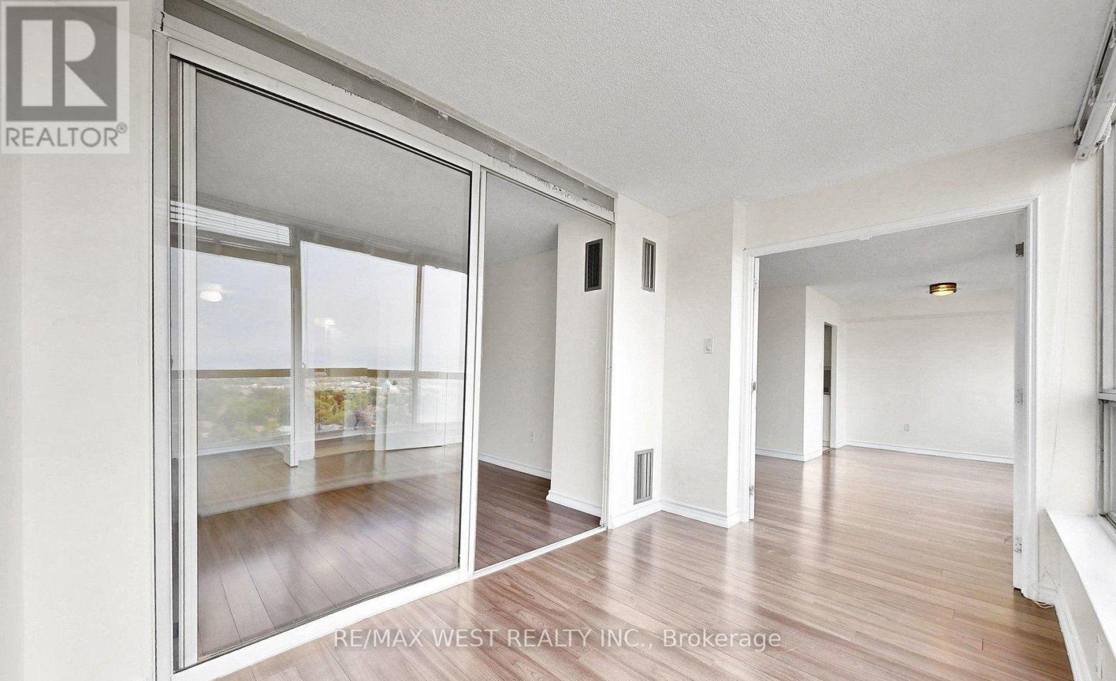 #1801 55 ELM DRIVE W - Image 19