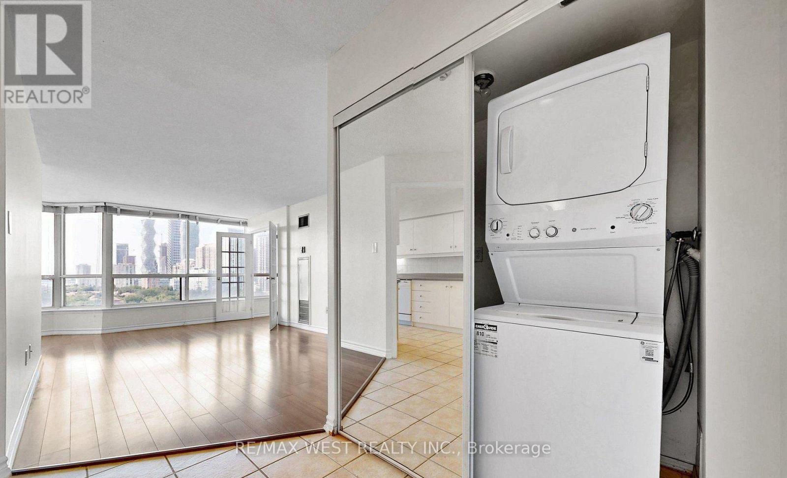 #1801 55 ELM DRIVE W - Image 25