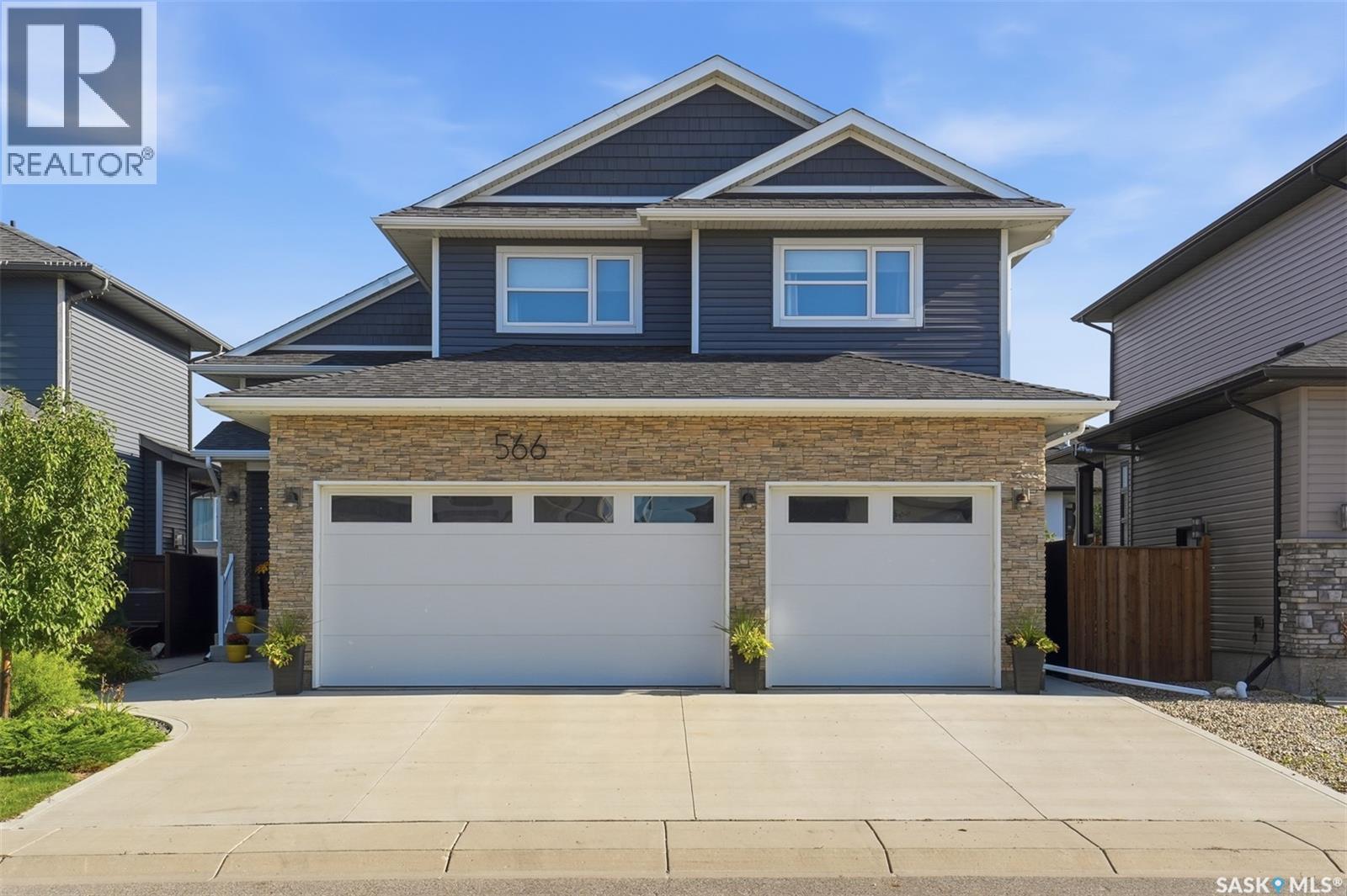 566 Bolstad TURN, Saskatoon — photo 2