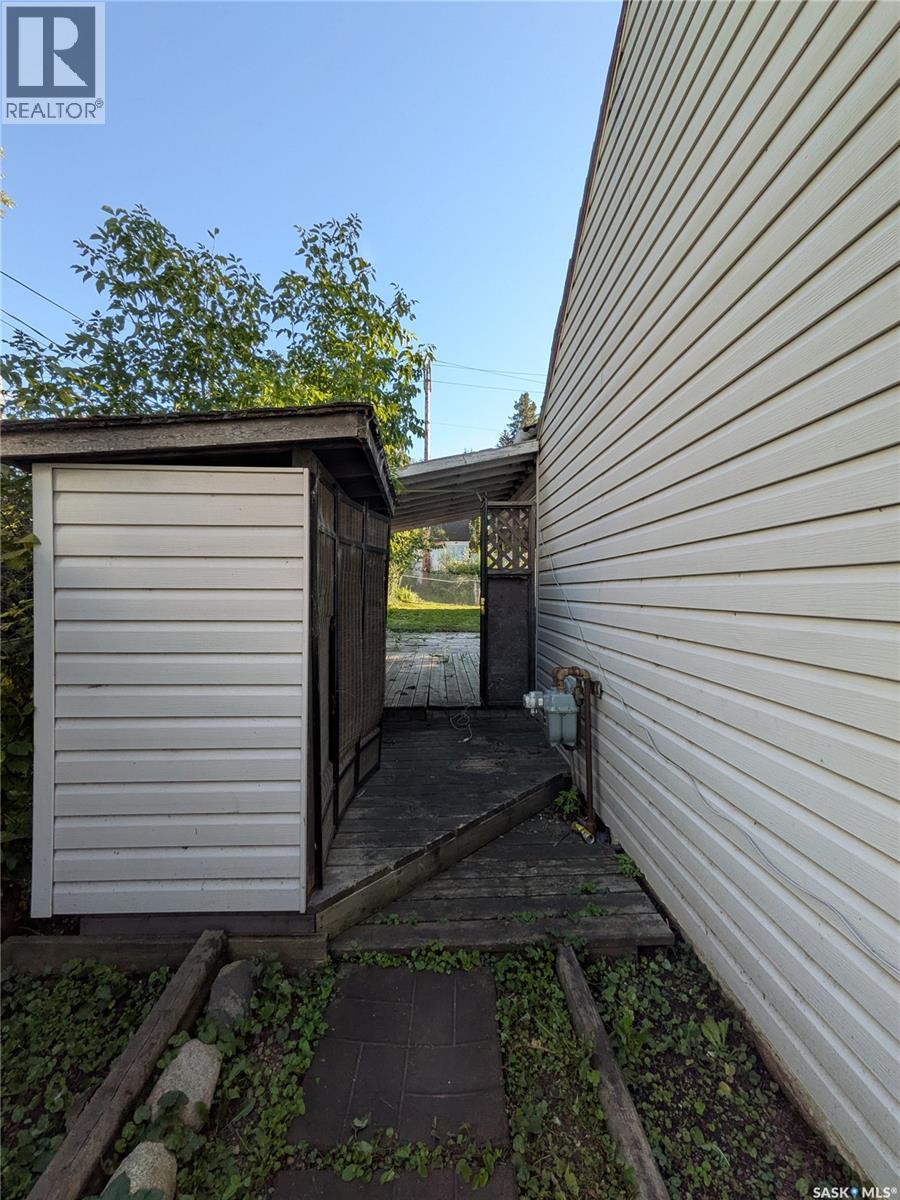 501 19th STREET E - Image 17