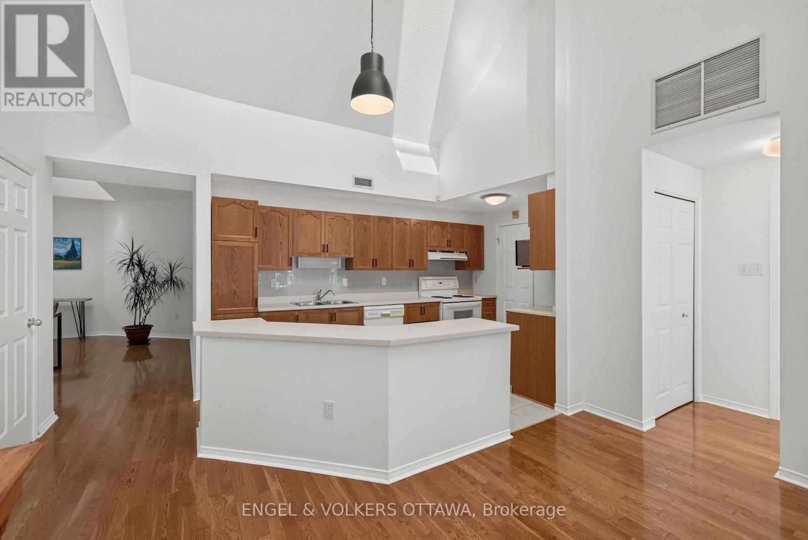 116 ROBSON COURT, Ottawa — photo 9