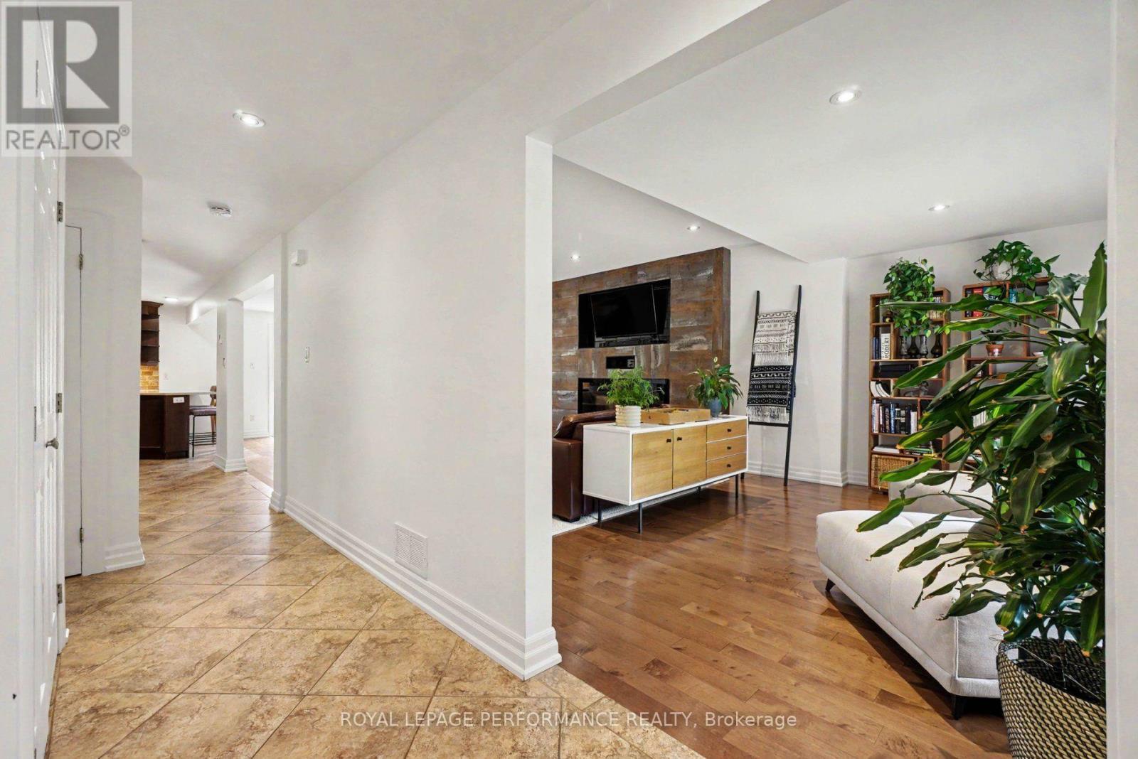 2061 Cabot Street