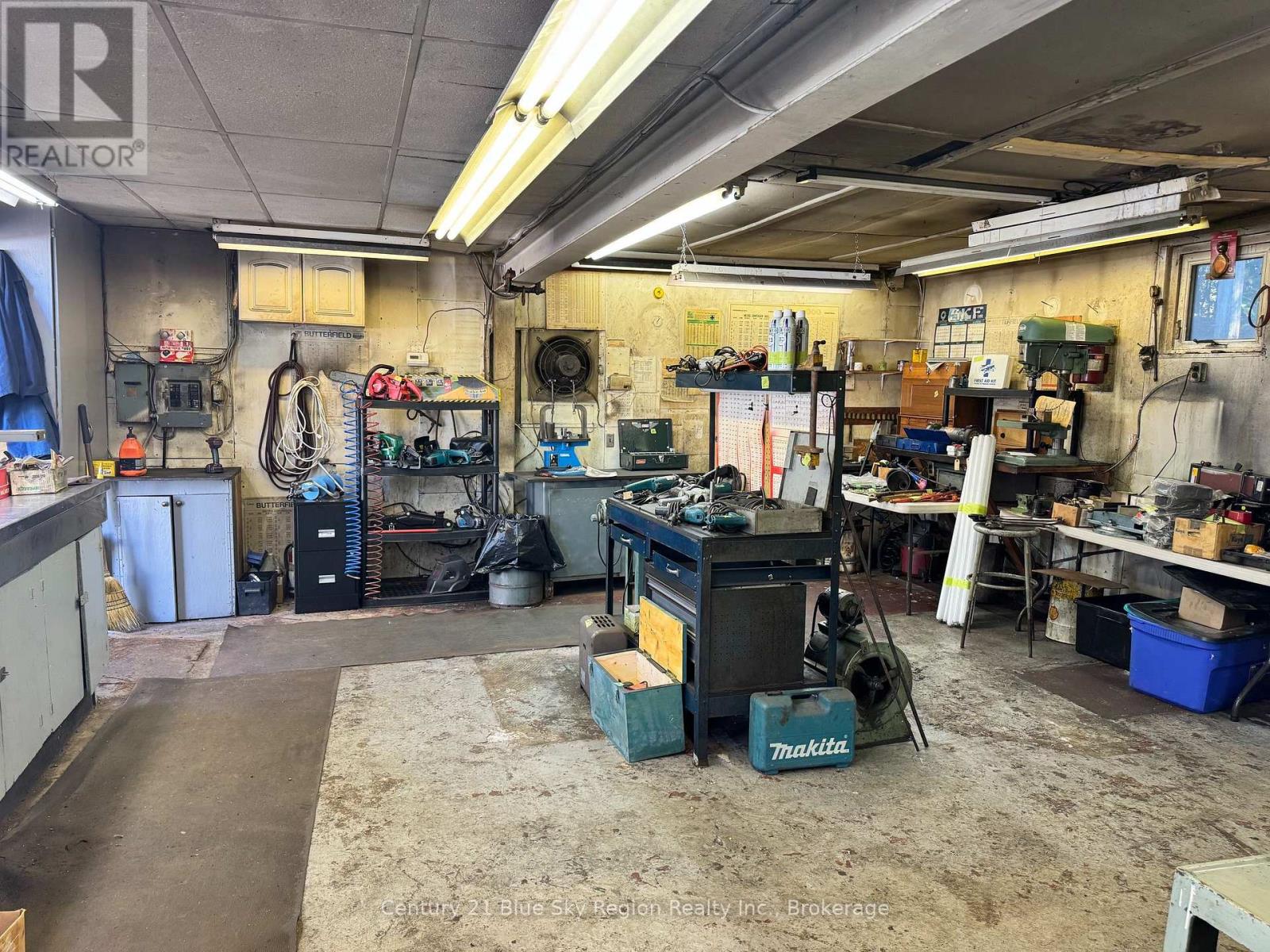 142 LEE AVENUE - Image 25