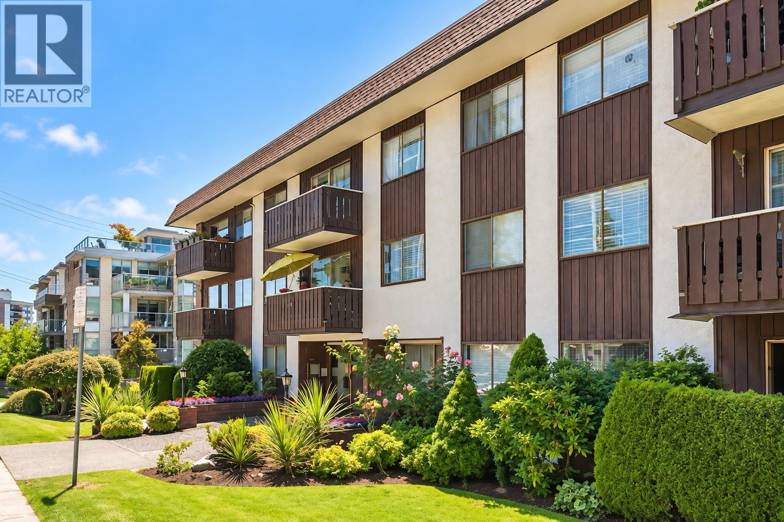 202 1345 CHESTERFIELD AVENUE, North Vancouver