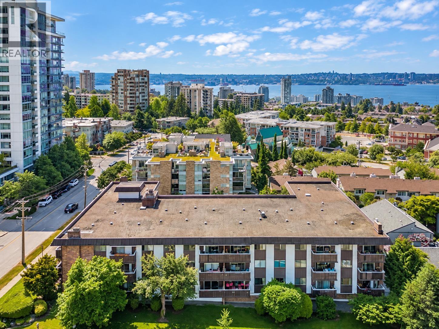 202 1345 CHESTERFIELD AVENUE, North Vancouver