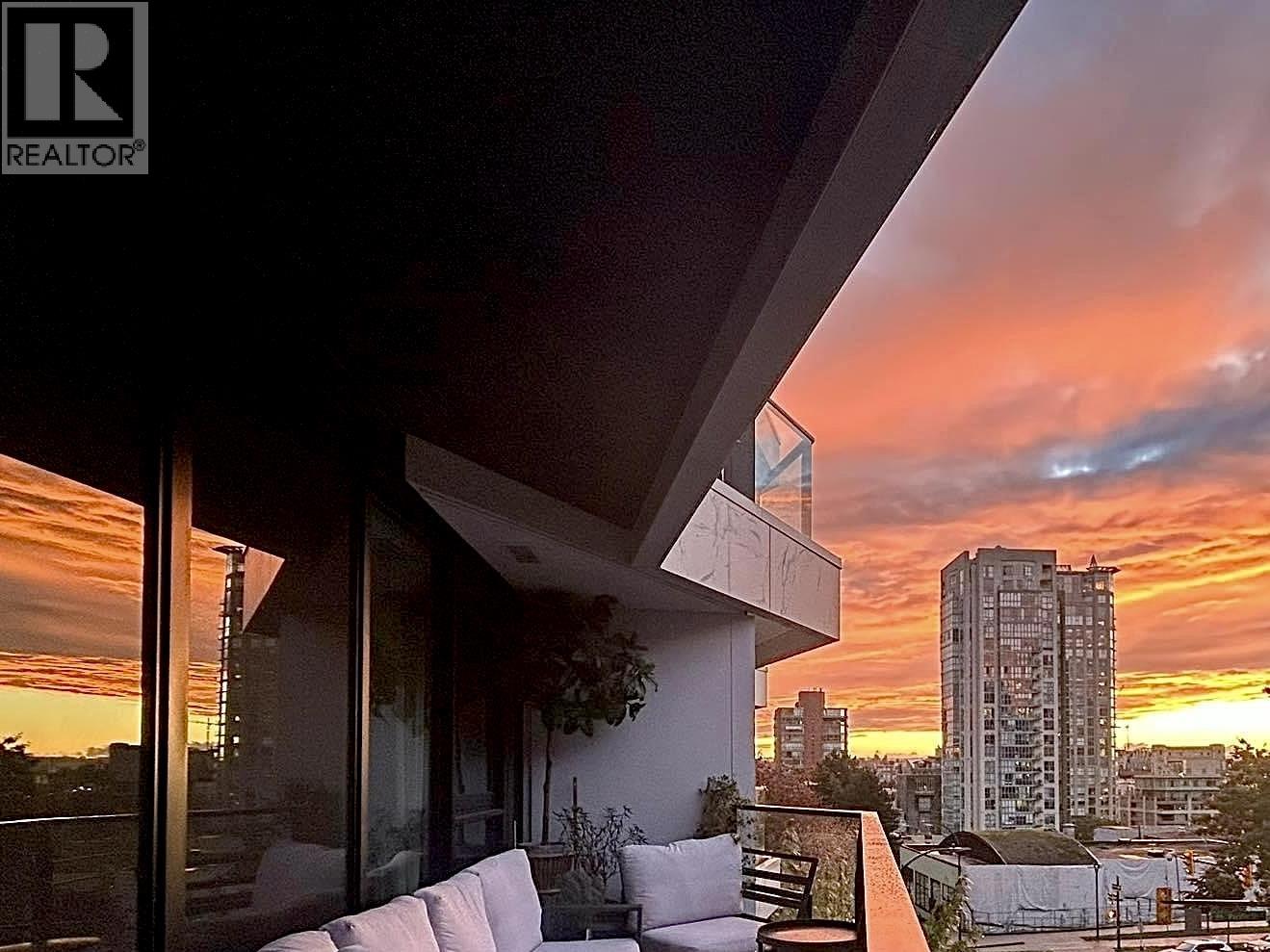 406 889 PACIFIC STREET, Vancouver