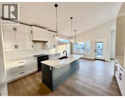 4pc Bathroom - 529 Riverhills Way W, Lethbridge, AB T1K8H7 Photo 10