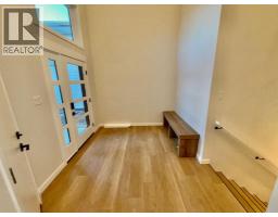 2pc Bathroom - 529 Riverhills Way W, Lethbridge, AB T1K8H7 Photo 8