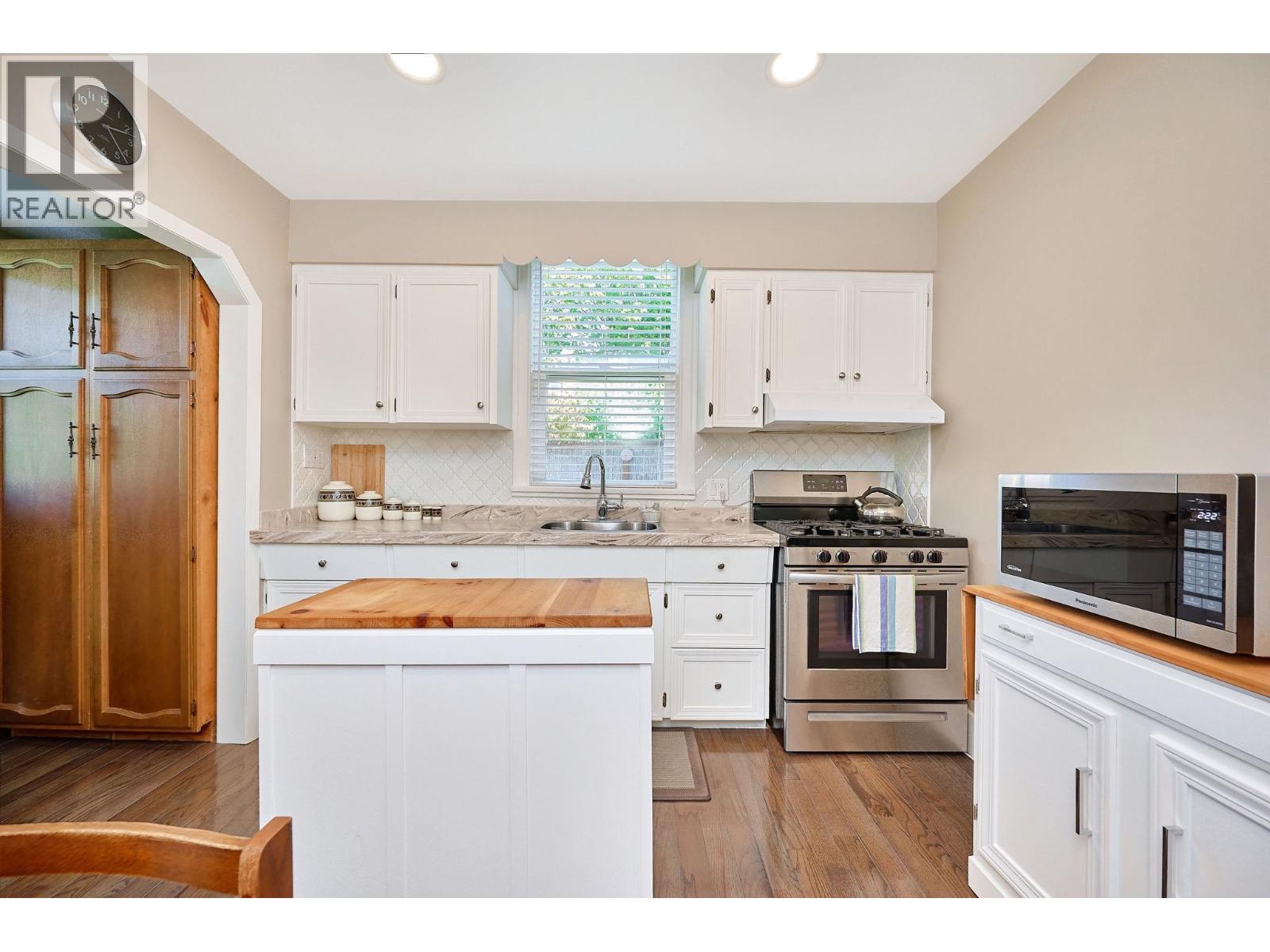 81 E 19TH AVENUE, Vancouver
