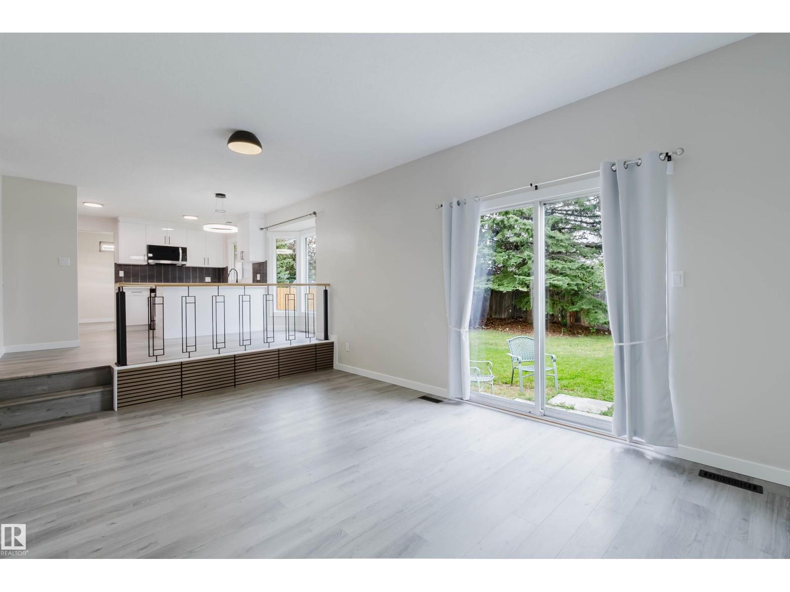 10423 35 AV NW - 24