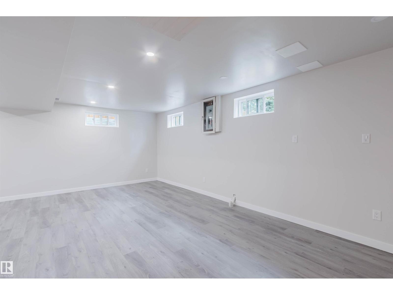 10423 35 AV NW - Image 51