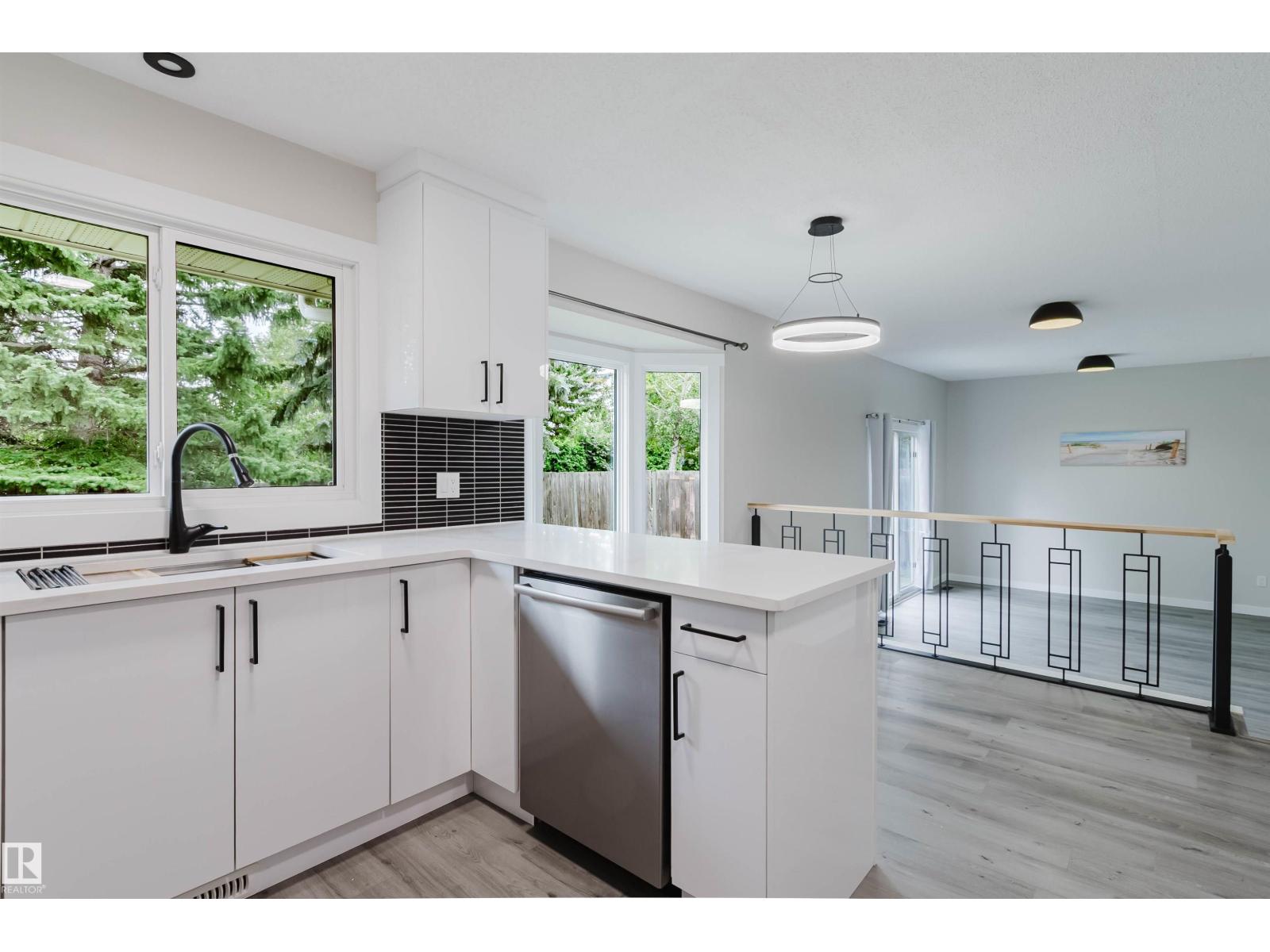 10423 35 AV NW - 17