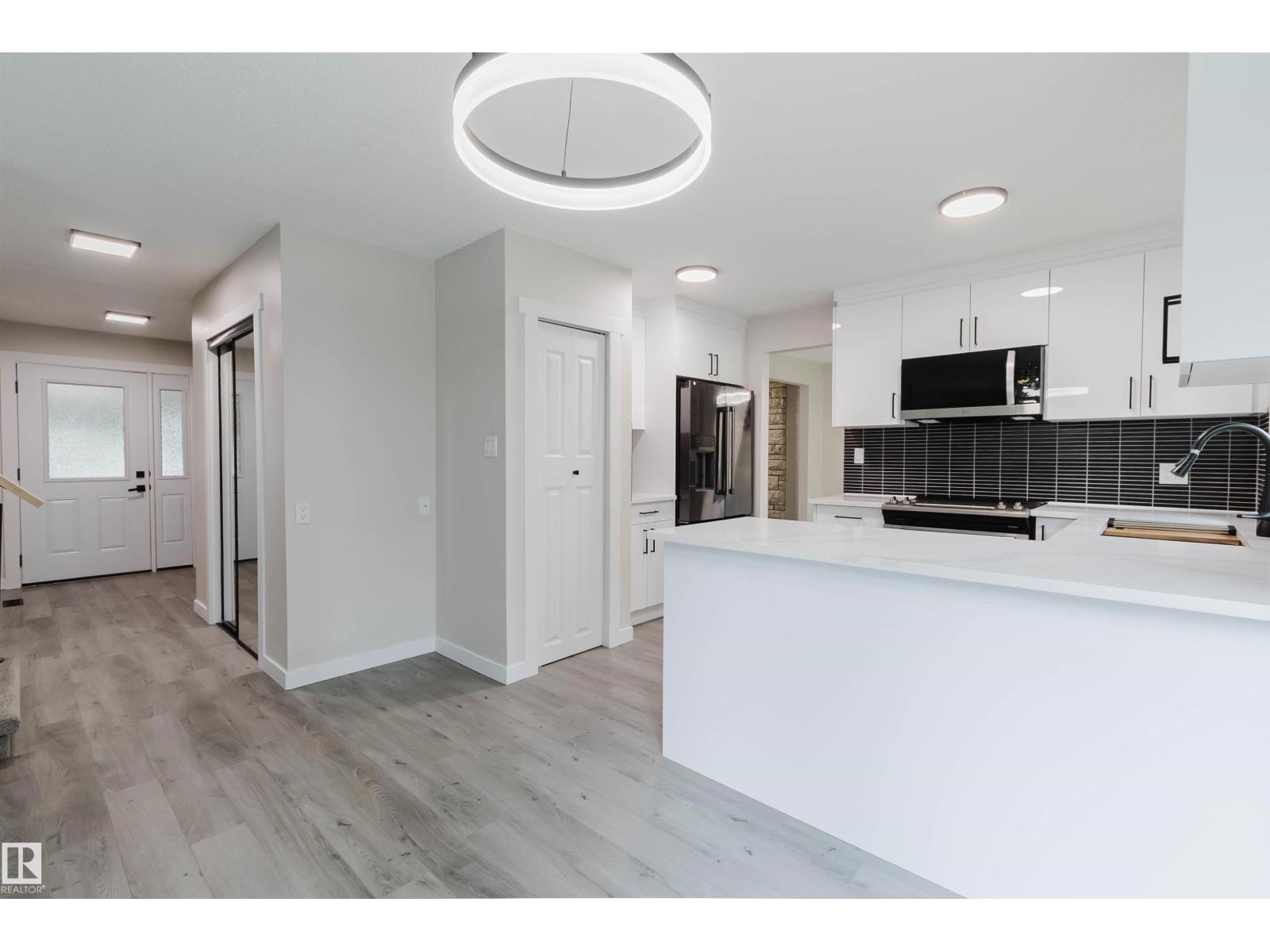 10423 35 AV NW - Image 20