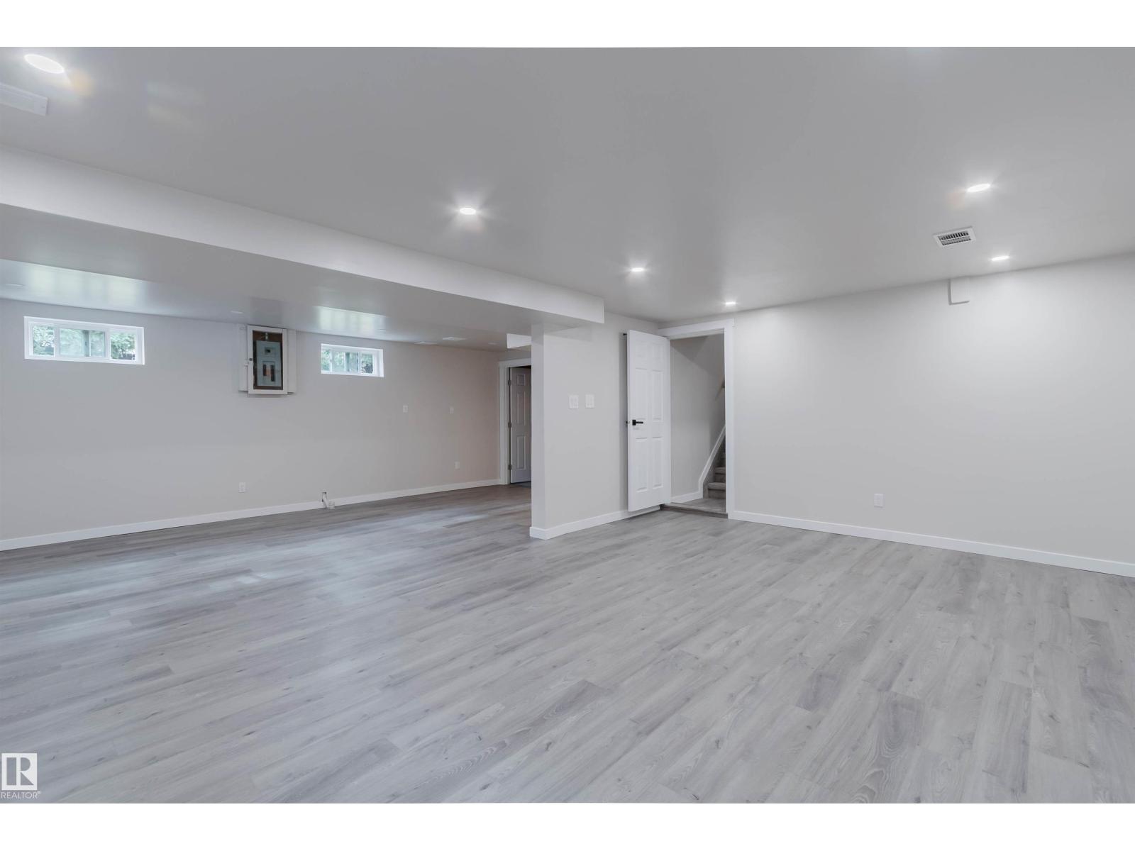10423 35 AV NW - 47