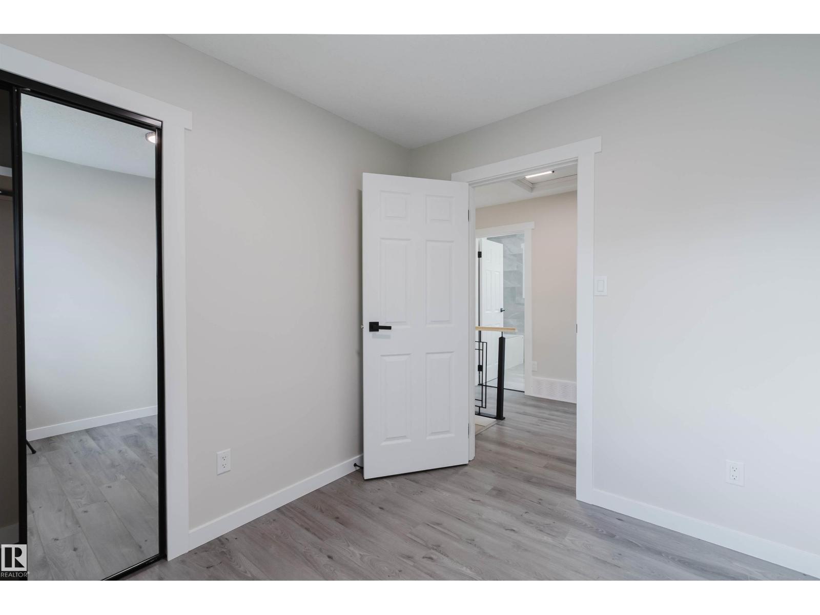 10423 35 AV NW - Image 32