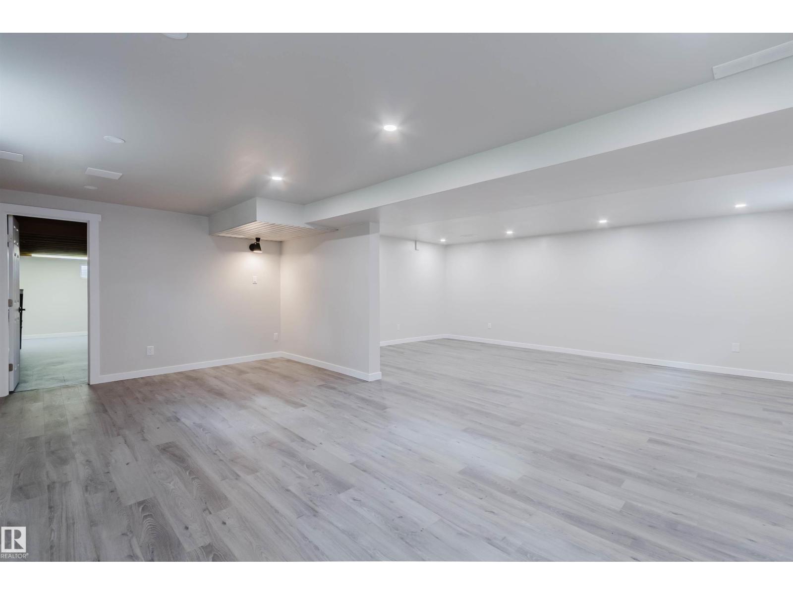 10423 35 AV NW - Image 52