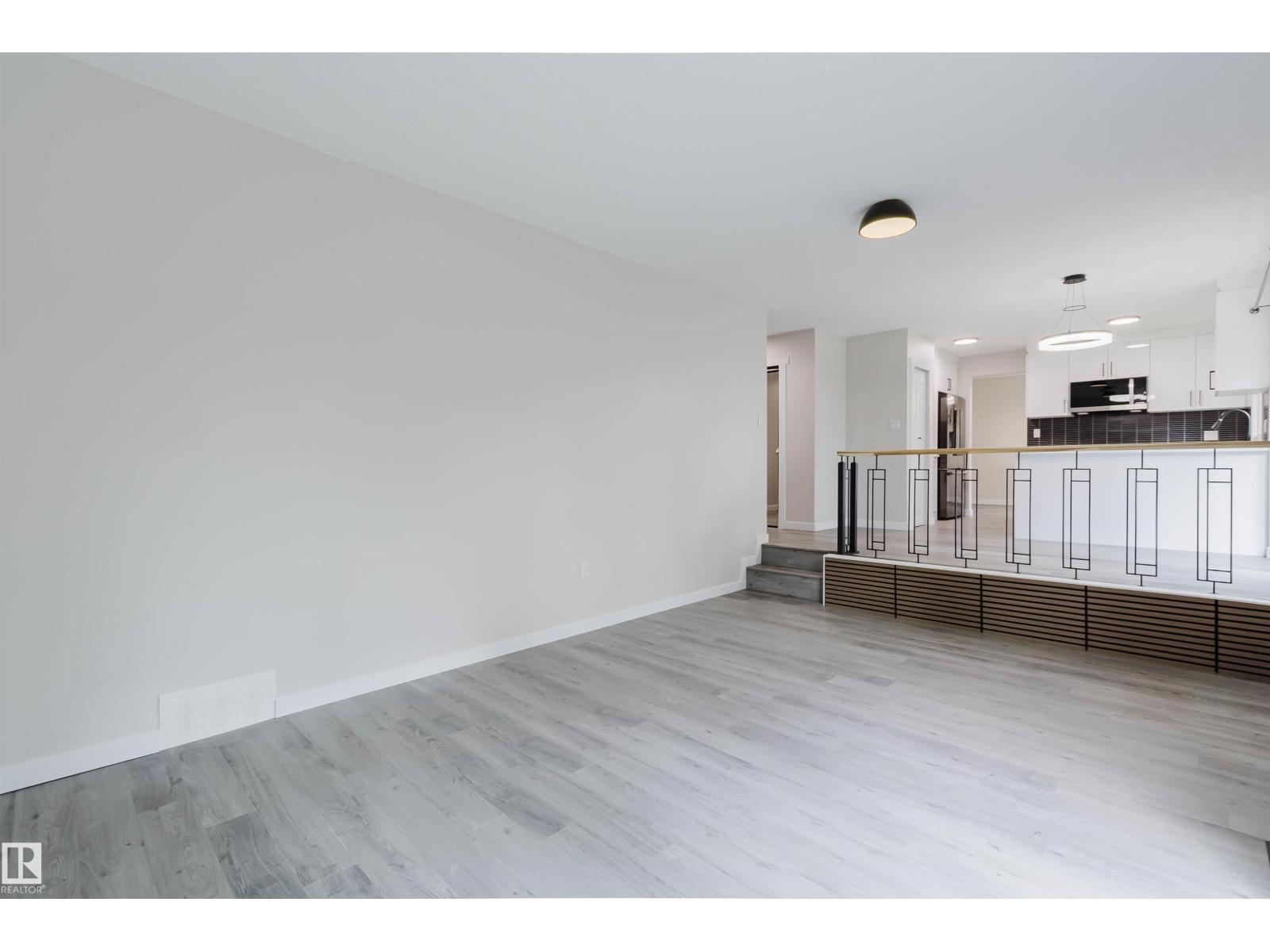 10423 35 AV NW - Image 25
