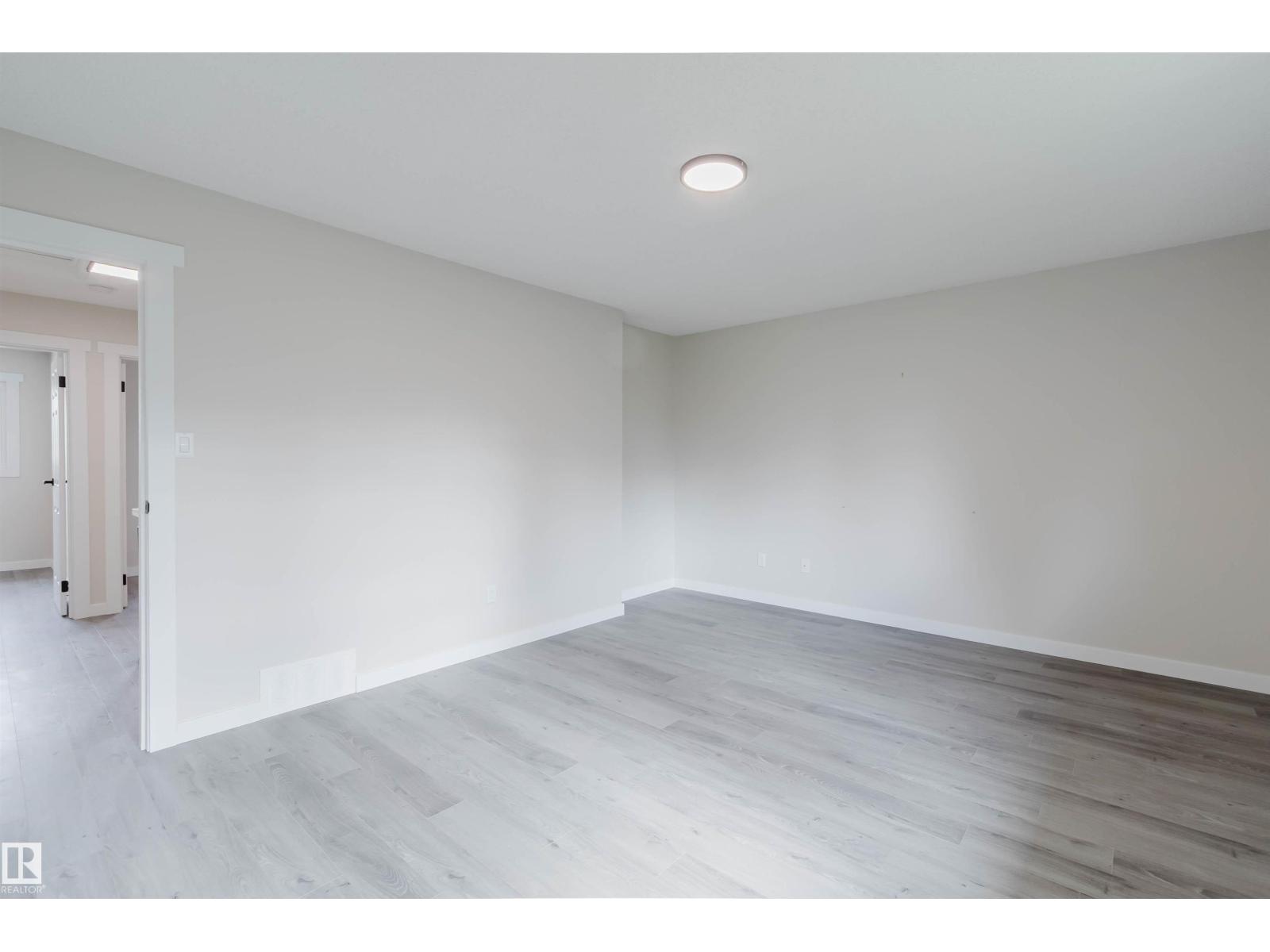 10423 35 AV NW - Image 40