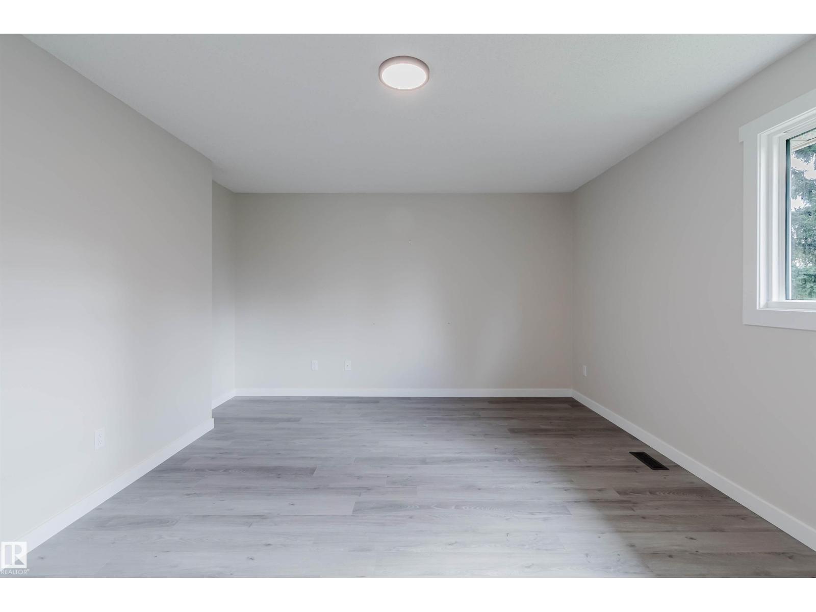 10423 35 AV NW - Image 39