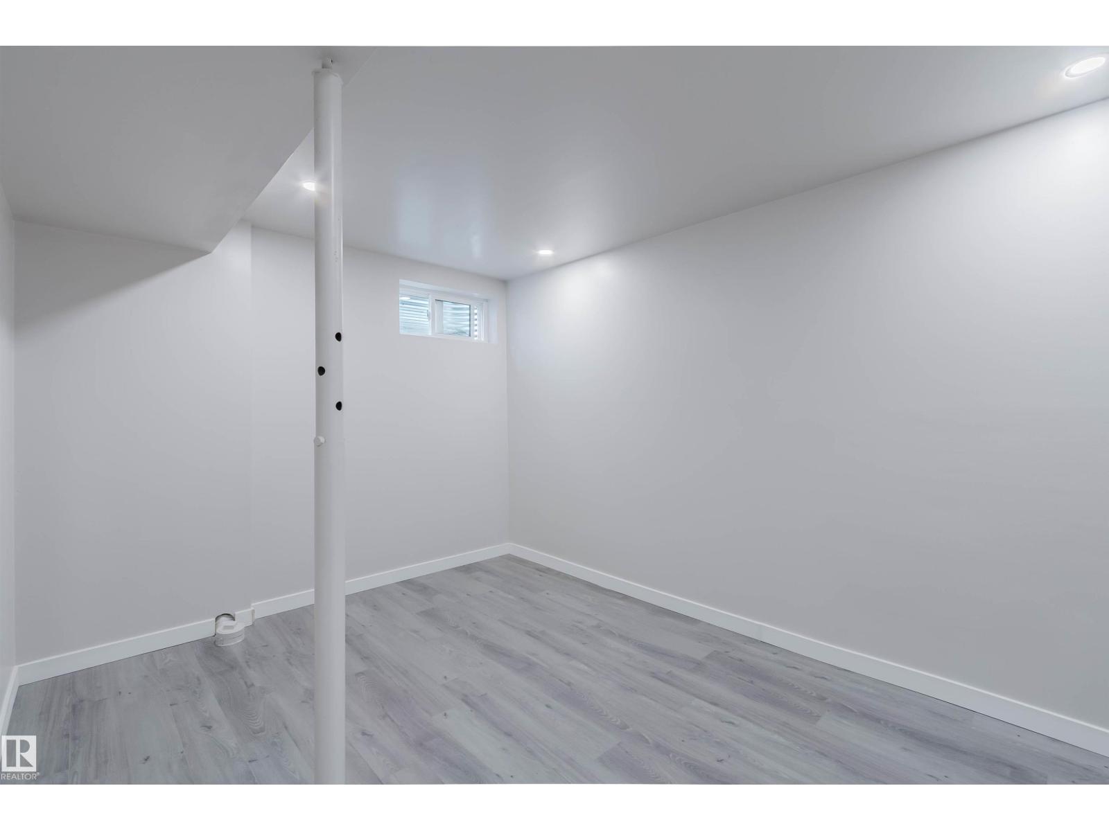 10423 35 AV NW - 46
