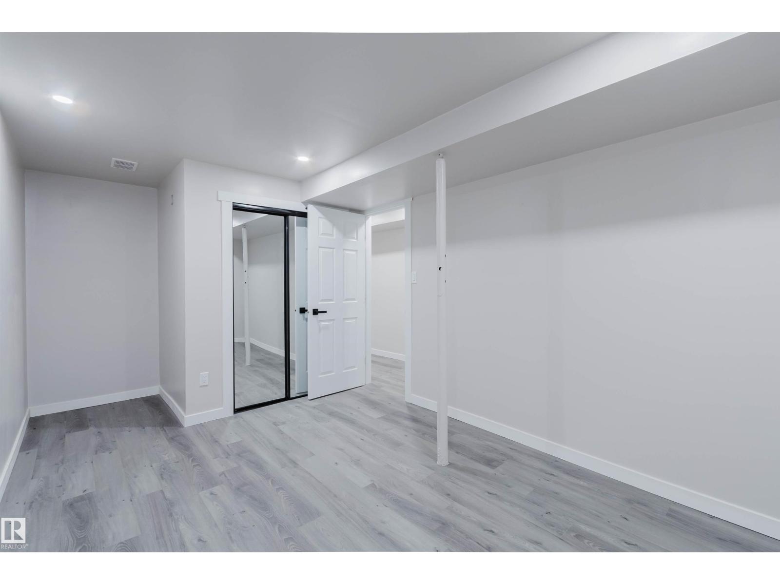 10423 35 AV NW - 50