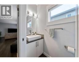 Bedroom - 22 West Coach Manor Sw, Calgary, AB T3H1R7 Photo 10