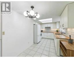 611 - 5 Weldrick Road W, Richmond Hill, ON L4C8S9 Photo 8