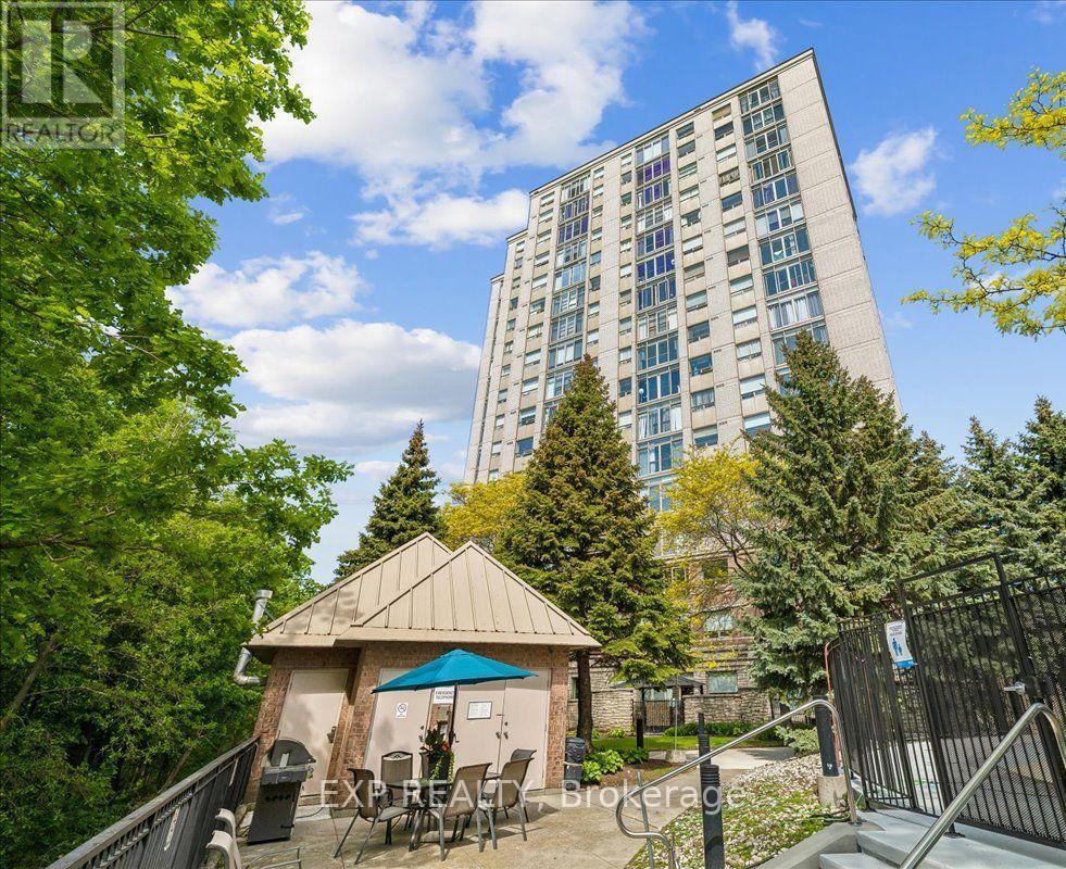 Photo of 200 Burnhamthorpe Road