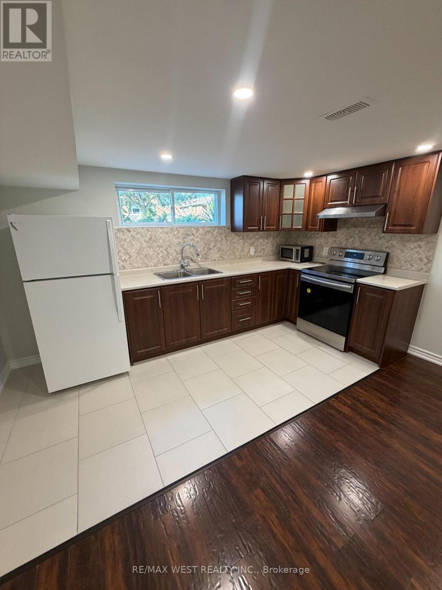 15 MACLEOD STREET, Toronto (Maple Leaf) — photo 4