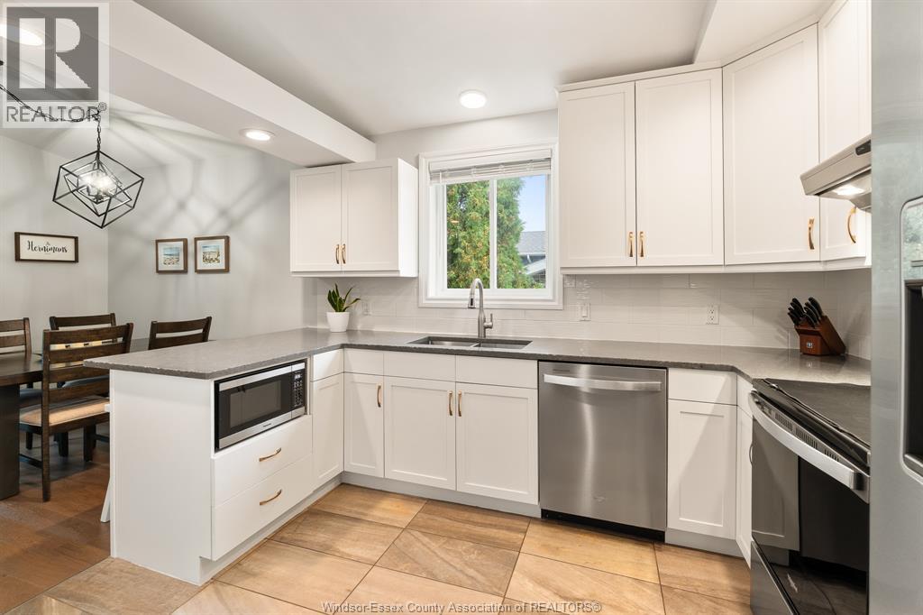 855 LAWNDALE AVENUE - Image 16