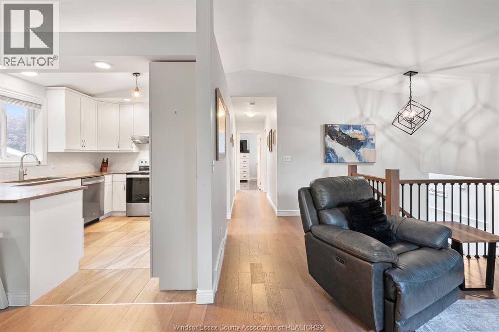 855 LAWNDALE AVENUE - Image 11