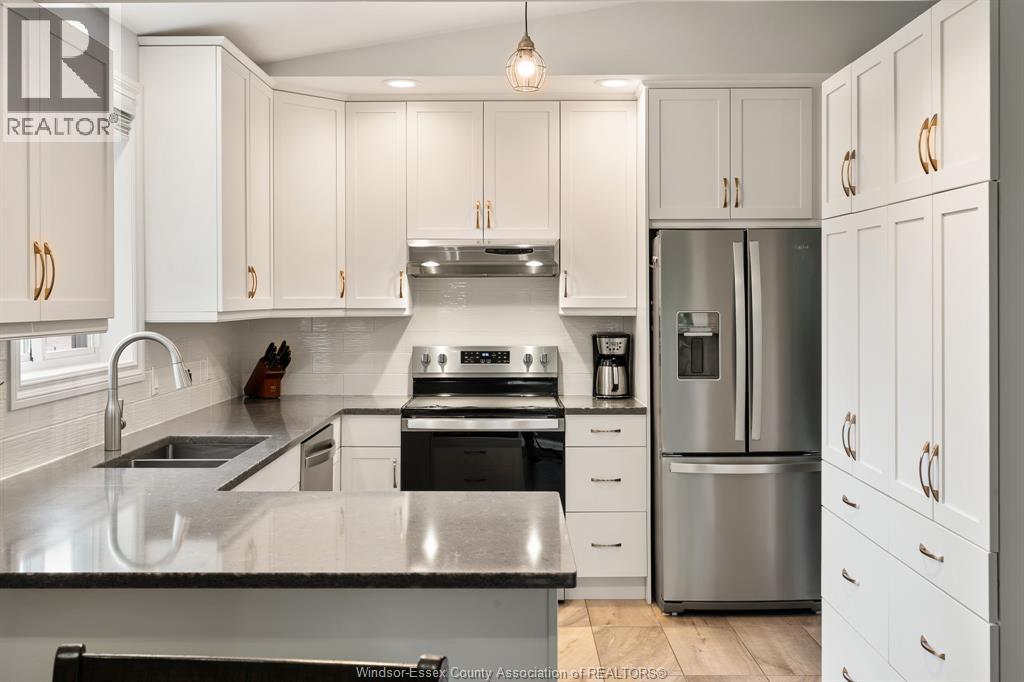 855 LAWNDALE AVENUE - Image 15